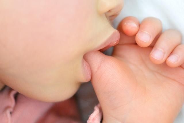 子どもの指しゃぶりと歯並びは関係がある?